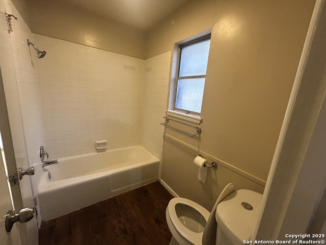 Listing photo id 6 for 6108 Evers  