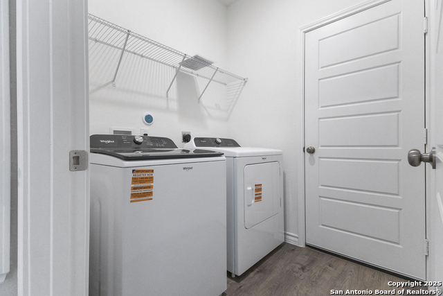 Listing photo id 15 for 8119 Harmick Circle