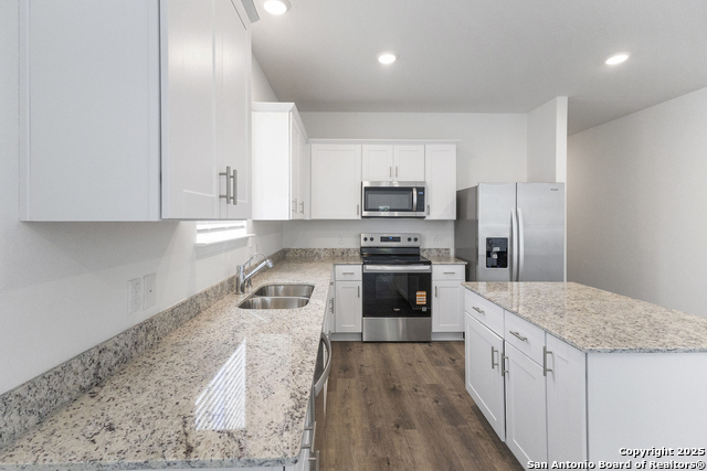 Listing photo id 2 for 8119 Harmick Circle