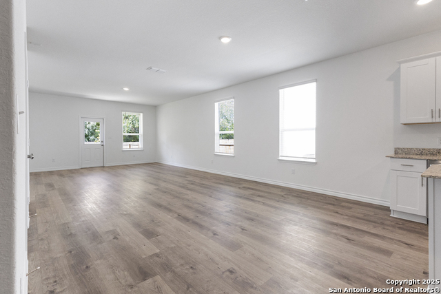 Listing photo id 4 for 8119 Harmick Circle