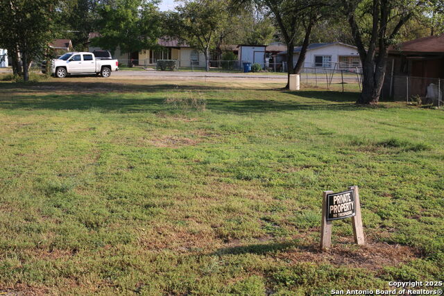 Listing photo id 2 for 15827 Brewster