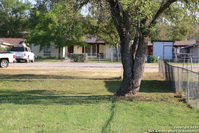 Listing photo id 3 for 15827 Brewster