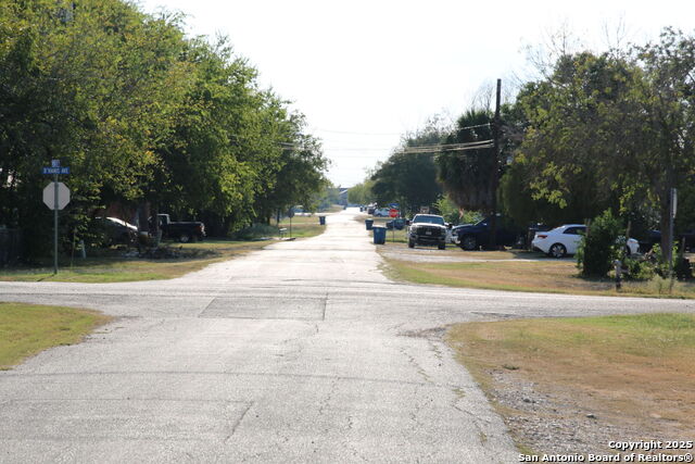 Listing photo id 5 for 15827 Brewster