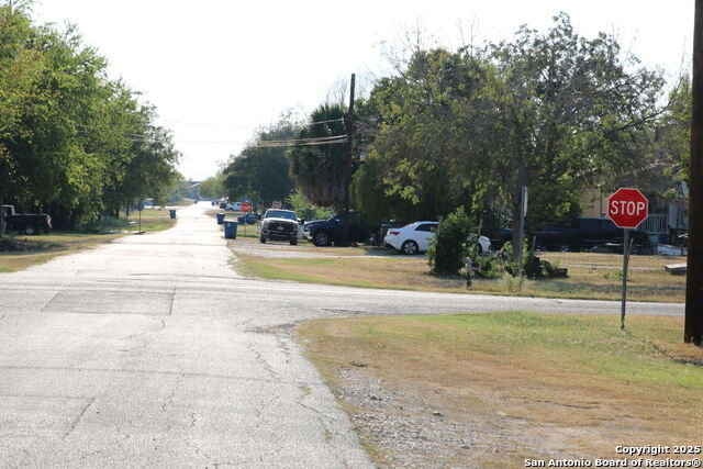 Listing photo id 6 for 15827 Brewster