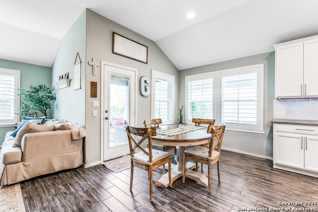 Image 17 of 46 For 11820 Bloom Bend