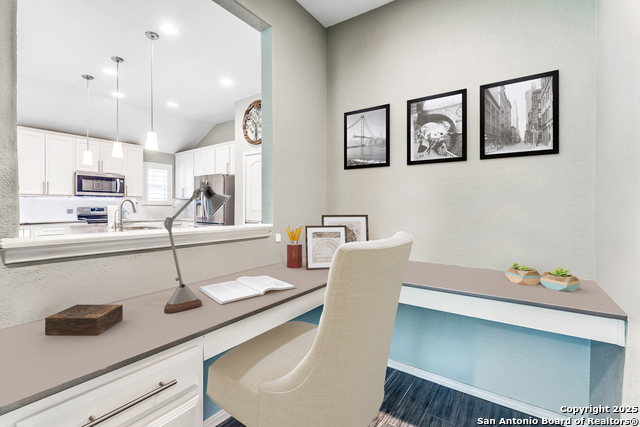 Image 18 of 46 For 11820 Bloom Bend