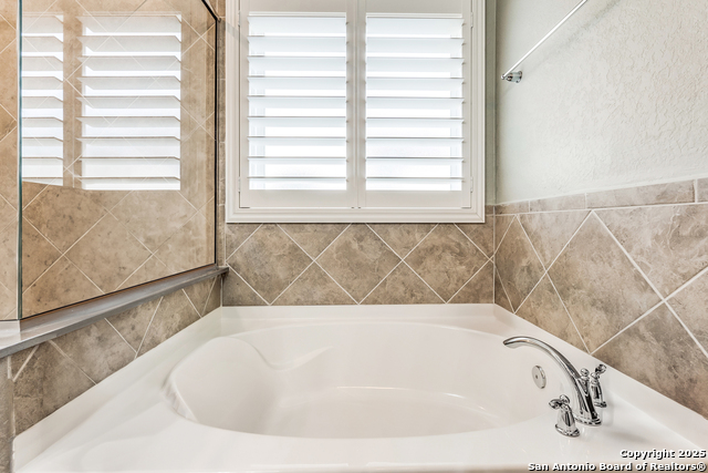 Image 26 of 46 For 11820 Bloom Bend