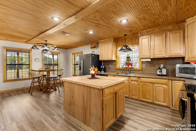 Listing photo id 11 for 15835 Us Highway 90 E