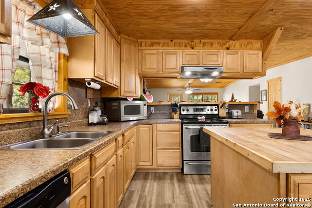 Listing photo id 12 for 15835 Us Highway 90 E