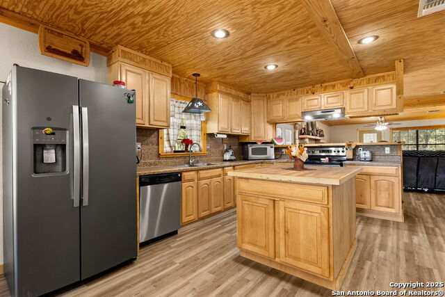 Listing photo id 13 for 15835 Us Highway 90 E