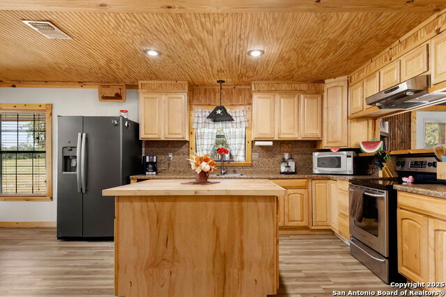 Listing photo id 14 for 15835 Us Highway 90 E