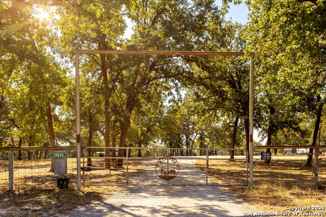 Listing photo id 2 for 15835 Us Highway 90 E