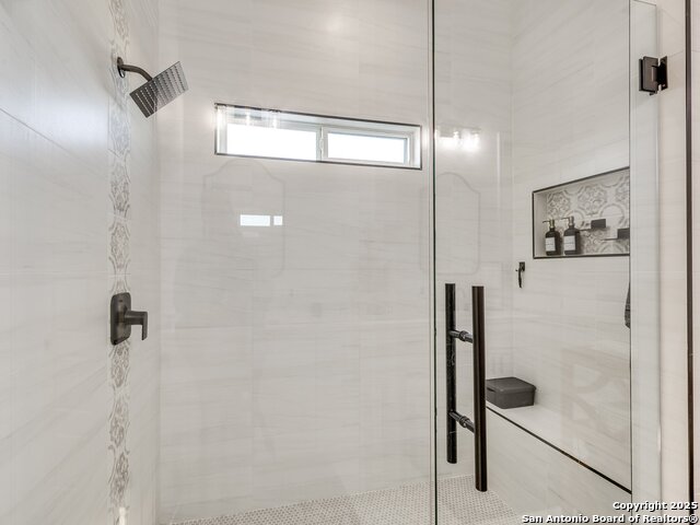 Image 22 of 43 For 218 Edgewood Cir