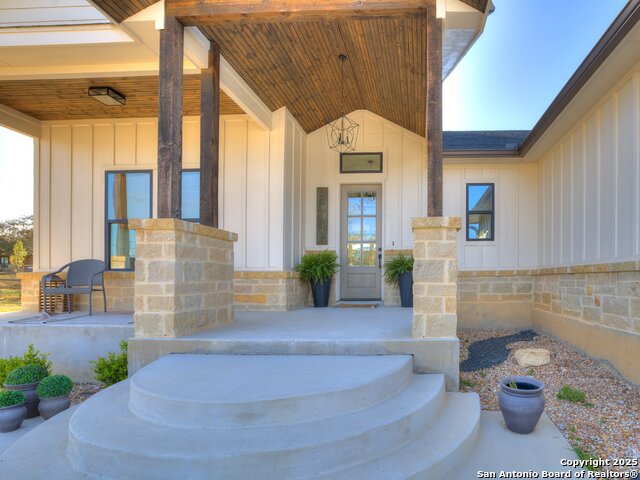 Image 4 of 43 For 218 Edgewood Cir