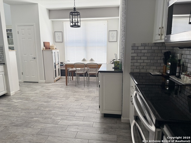 Image 11 of 49 For 2710 Montebello