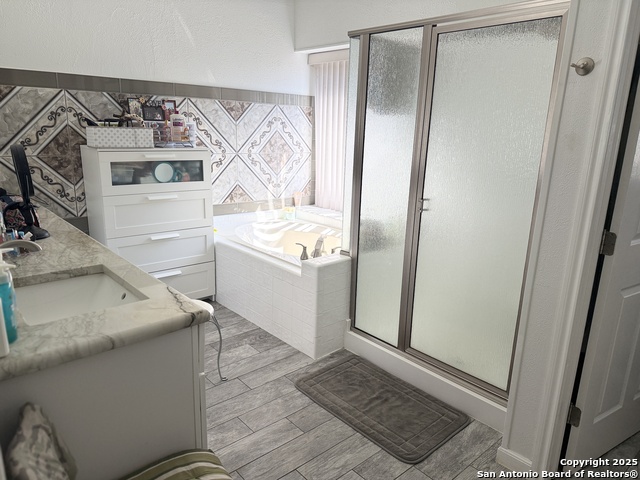 Image 27 of 49 For 2710 Montebello