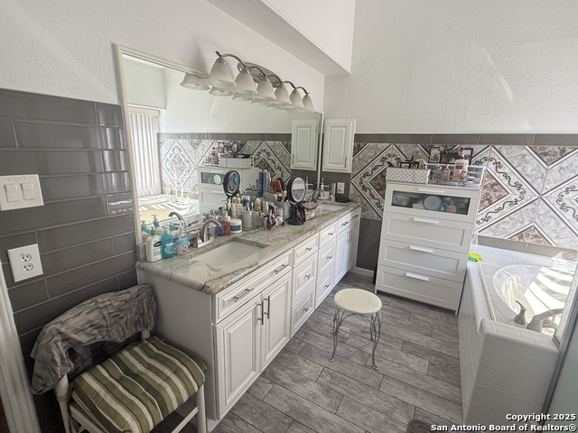 Image 29 of 49 For 2710 Montebello