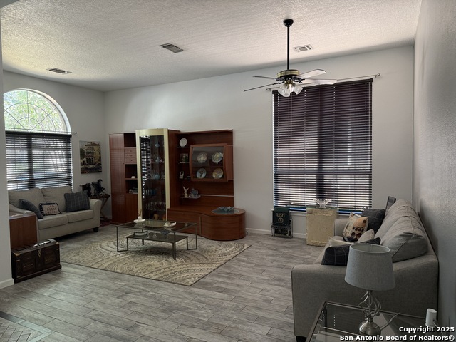 Image 31 of 49 For 2710 Montebello