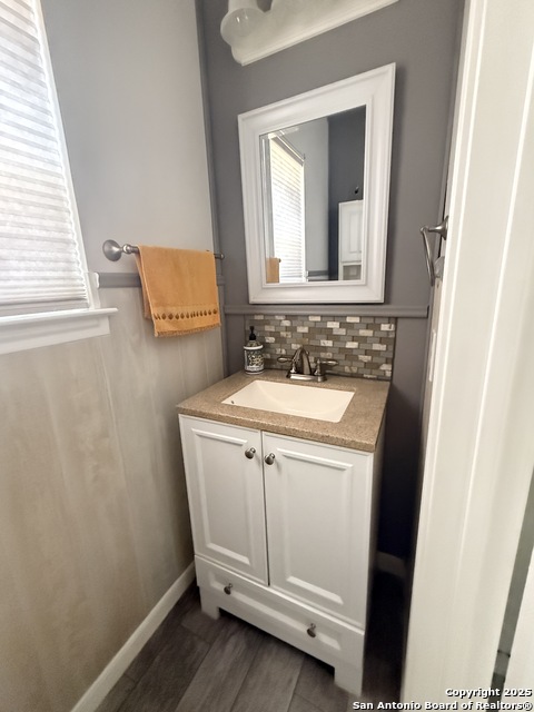 Image 32 of 49 For 2710 Montebello