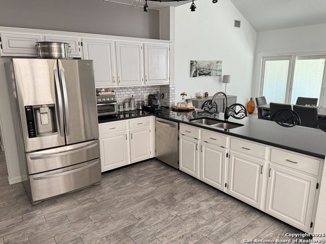 Image 39 of 49 For 2710 Montebello