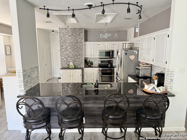 Image 4 of 49 For 2710 Montebello