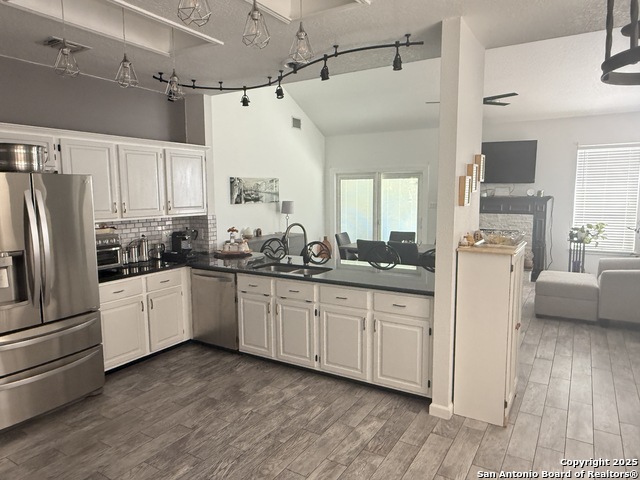 Image 40 of 49 For 2710 Montebello