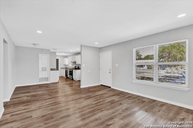 Image 2 of 26 For 450 Millwood Ln