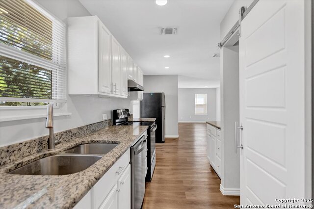 Image 4 of 26 For 450 Millwood Ln