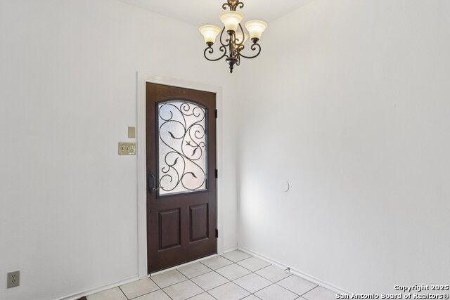 Listing photo id 3 for 16 Marella Dr