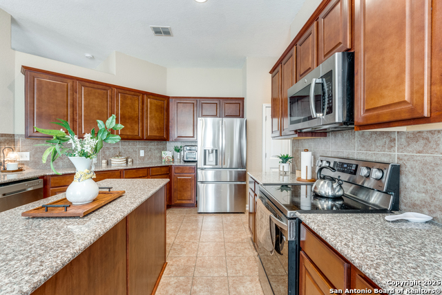 Listing photo id 10 for 6722 Pleasant Bay