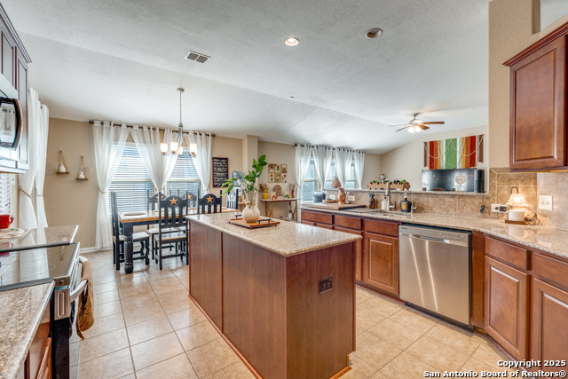 Listing photo id 11 for 6722 Pleasant Bay