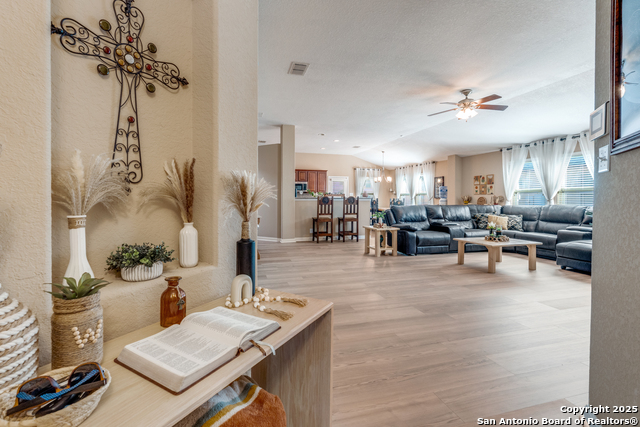 Listing photo id 3 for 6722 Pleasant Bay