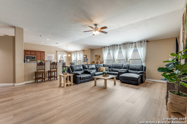 Listing photo id 5 for 6722 Pleasant Bay