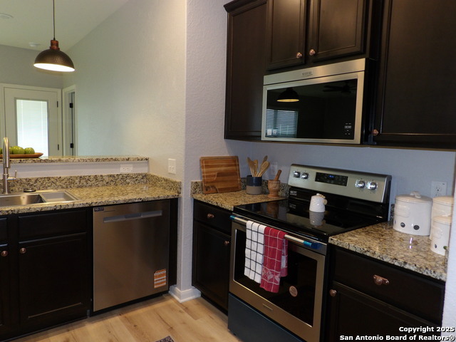 Listing photo id 9 for 6310 Aster