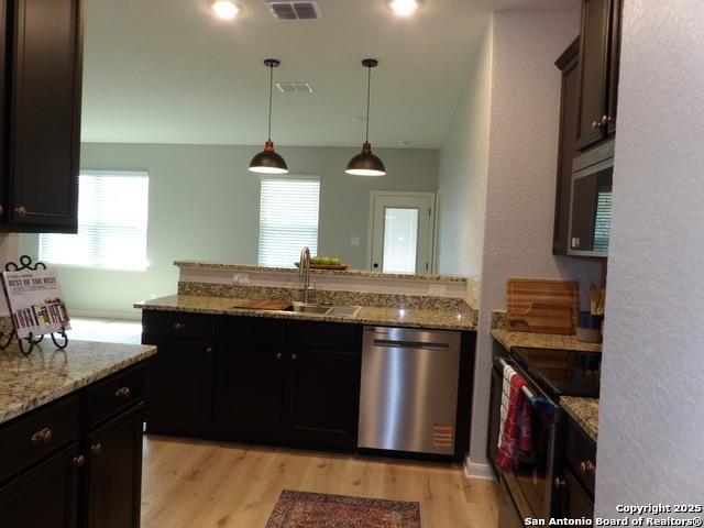 Listing photo id 10 for 6310 Aster