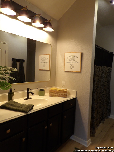 Listing photo id 14 for 6310 Aster