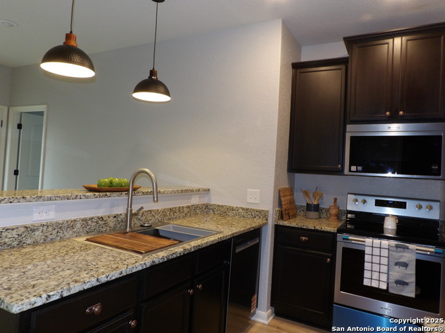 Listing photo id 16 for 6310 Aster