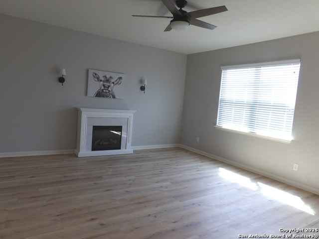 Listing photo id 3 for 6310 Aster