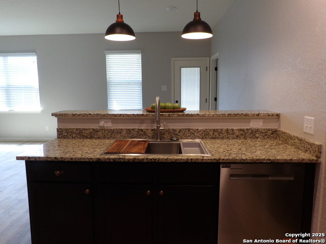 Listing photo id 6 for 6310 Aster