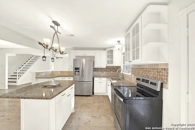 Image 18 of 42 For 10806 Dreamland