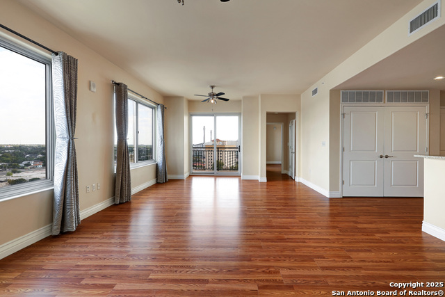 Image 11 of 34 For 215 Center St. 1205