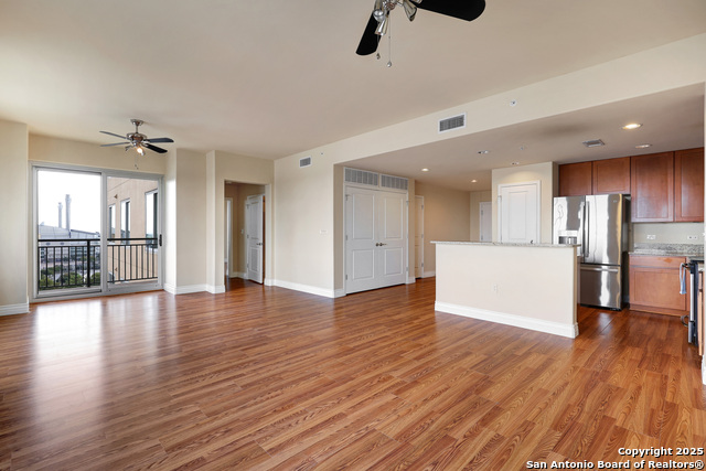 Image 13 of 34 For 215 Center St. 1205