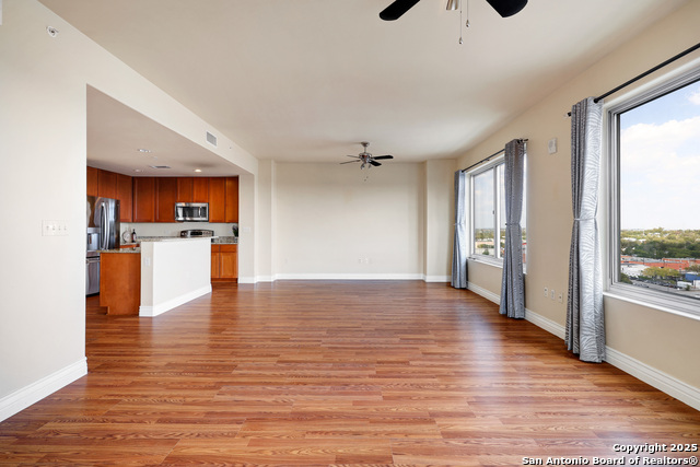 Image 14 of 34 For 215 Center St. 1205