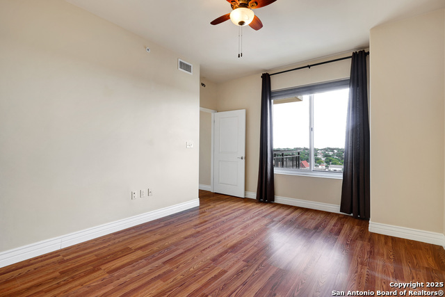 Image 16 of 34 For 215 Center St. 1205