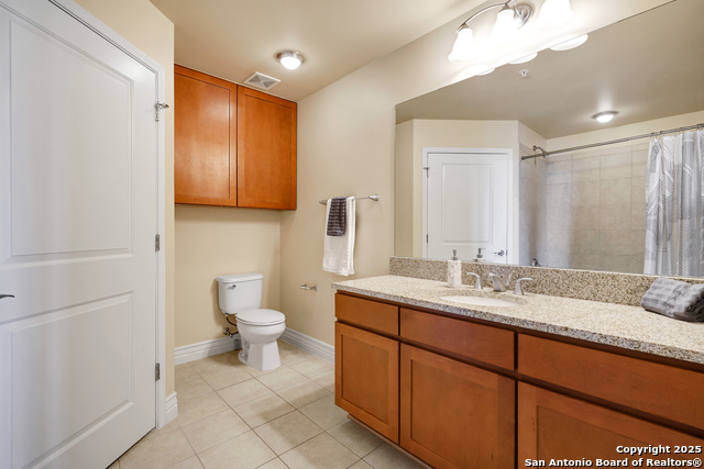 Image 17 of 34 For 215 Center St. 1205