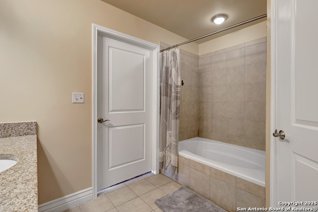 Image 18 of 34 For 215 Center St. 1205