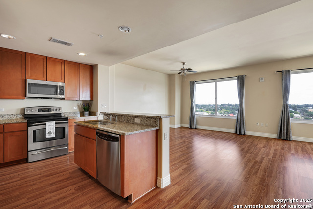 Image 5 of 34 For 215 Center St. 1205