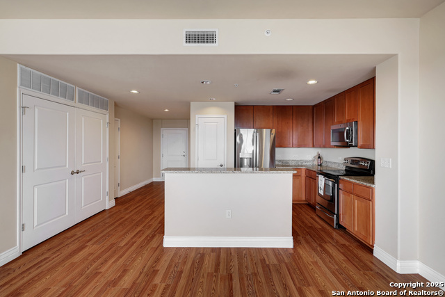 Image 7 of 34 For 215 Center St. 1205