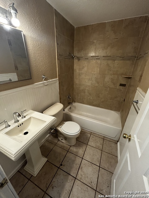 Listing photo id 8 for 1826 Laven Dr