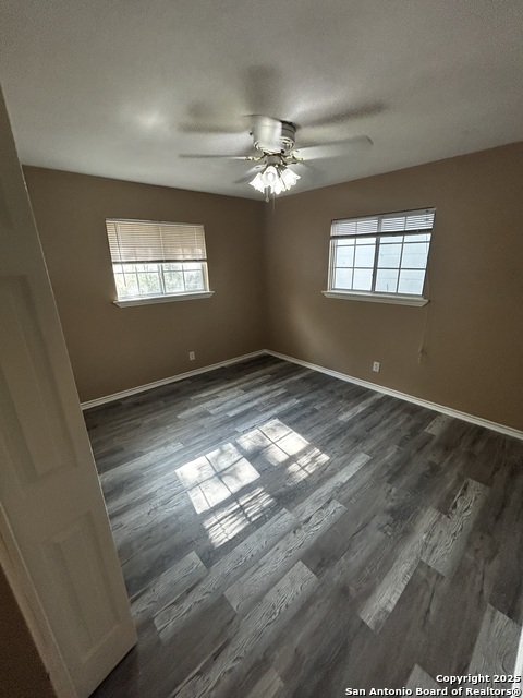Listing photo id 10 for 1826 Laven Dr